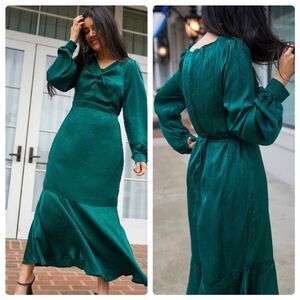 SALE Andree by Unit Long Sleeve Emerald Green Satin Elegant Maxi Dress NWT